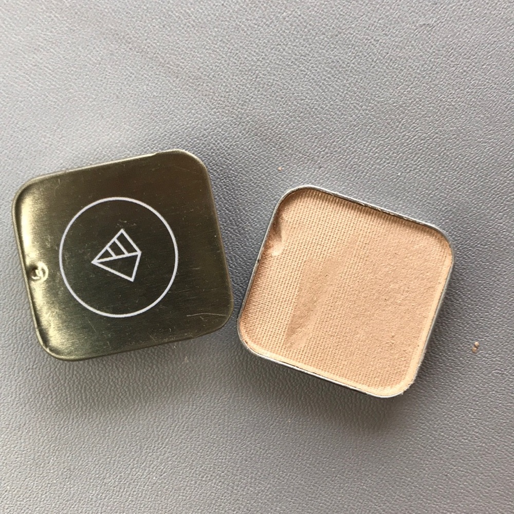 Maskcara eyeshadow, color: Sabrina